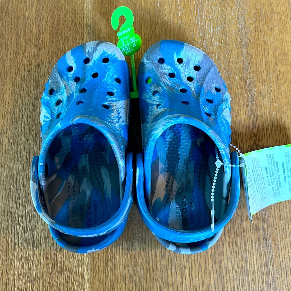 NWT Toddler Boy Crocs size 9c